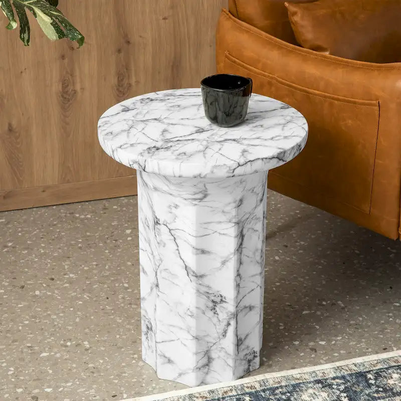 Tavolino d'appoggio bianco moderno in finto marmo