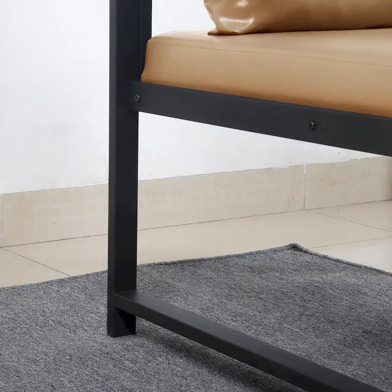 Poltrona moderna 29.13 con piedini antiscivolo a ventosa e robusta struttura in metallo