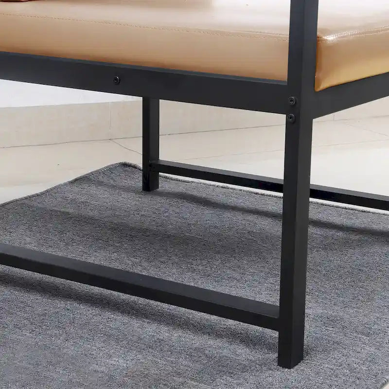 Poltrona moderna 29.13 con piedini antiscivolo a ventosa e robusta struttura in metallo