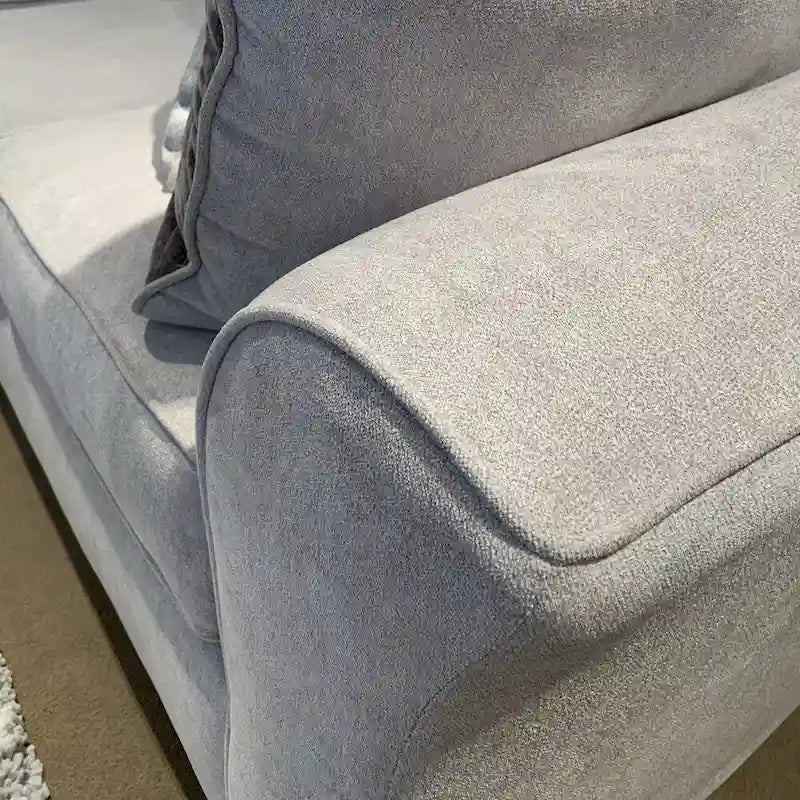 Divanetto a 2 posti con schienale imbottito in tessuto color cioccolato/grigio/argento