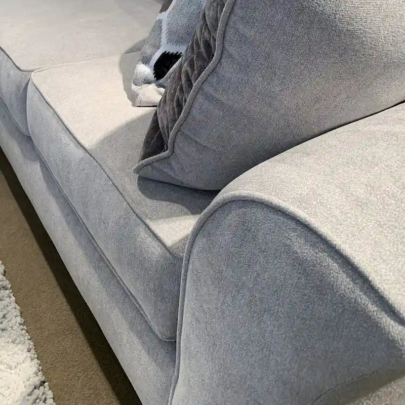 Divanetto a 2 posti con schienale imbottito in tessuto color cioccolato/grigio/argento