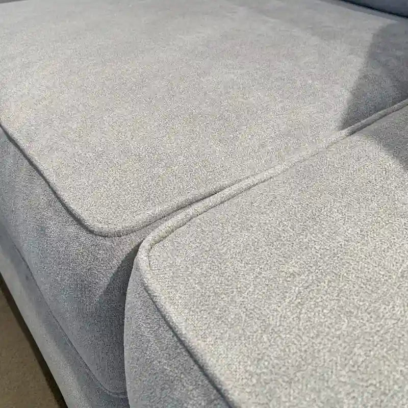 Divanetto a 2 posti con schienale imbottito in tessuto color cioccolato/grigio/argento