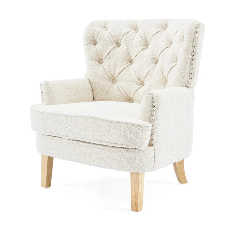Poltrona Club "Almond Boucle" con borchie
