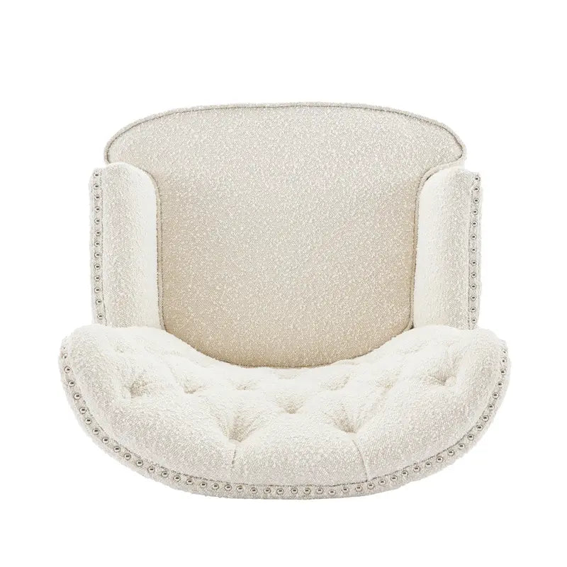 Poltrona Club "Almond Boucle" con borchie