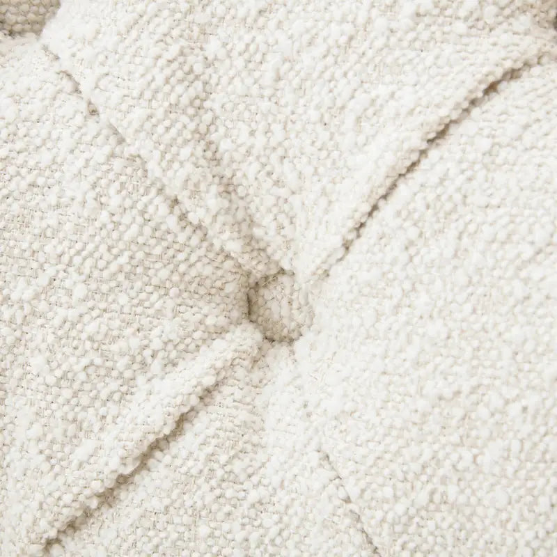 Poltrona Club "Almond Boucle" con borchie