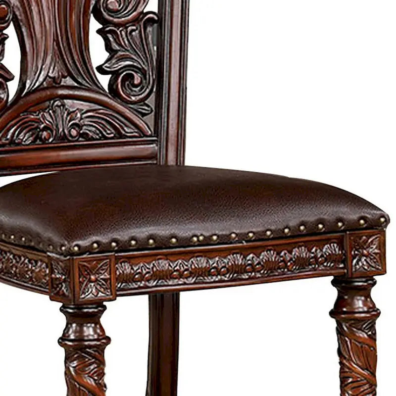 Sedia da pranzo intagliata marrone, set da 2, seduta in similpelle, finitura con borchie